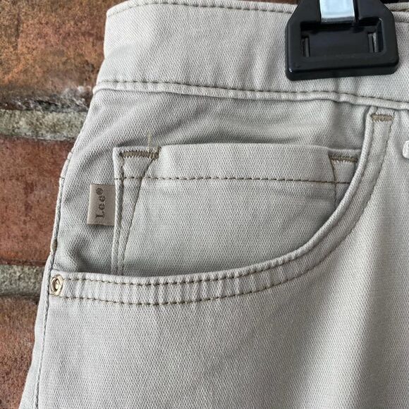 Lee Instantly Slims Straight Leg Relaxed Fit High Rise Jean Size 14 - Picture 4 of 14